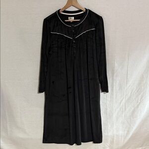 Aria Collection Black with White trim long sleeve velour nightgown Large EUC